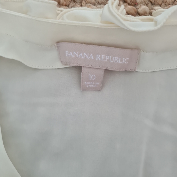 BANANA REPUBLIC silk blend ruffle detail cream blouse size 10 - Picture 4 of 7